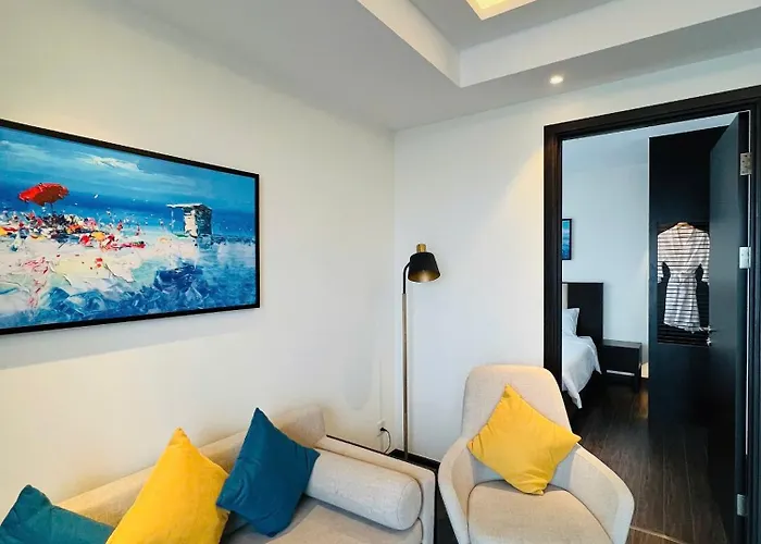 Om Sapphire View